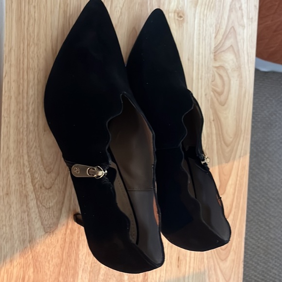 Adrienne Vittadini barely used black size 8-1/2 with original box. - Picture 2 of 2